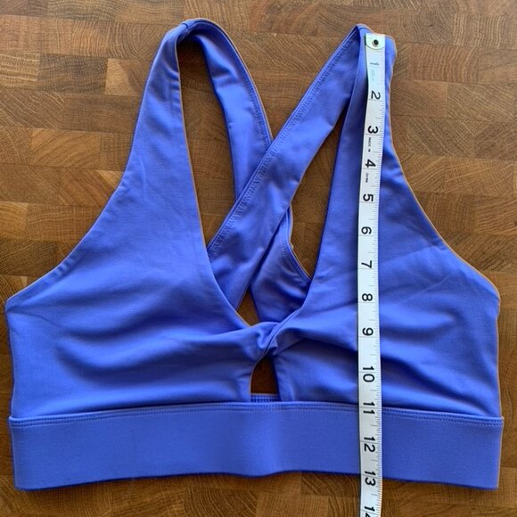 Fabletics Oasis Twist Sports Bra - Periwinkle Punch M - Picture 3 of 4